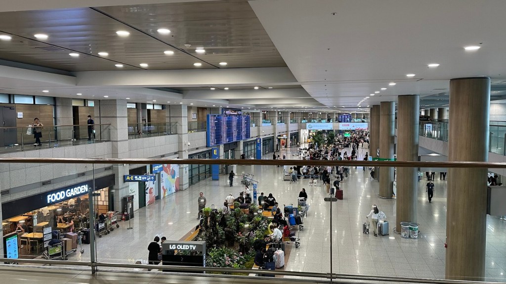 韓国でスマホを使う方法 ― 旅行者のSIM・eSIM・ポケットWi-Fi、長期滞在者の携帯契約、そして電話番号が「身分証」になる国