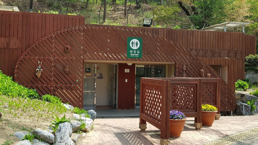 ソウル大公園の公衆トイレ